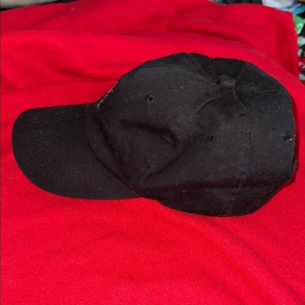 Black Embroidered Cap - Picture 4 of 6